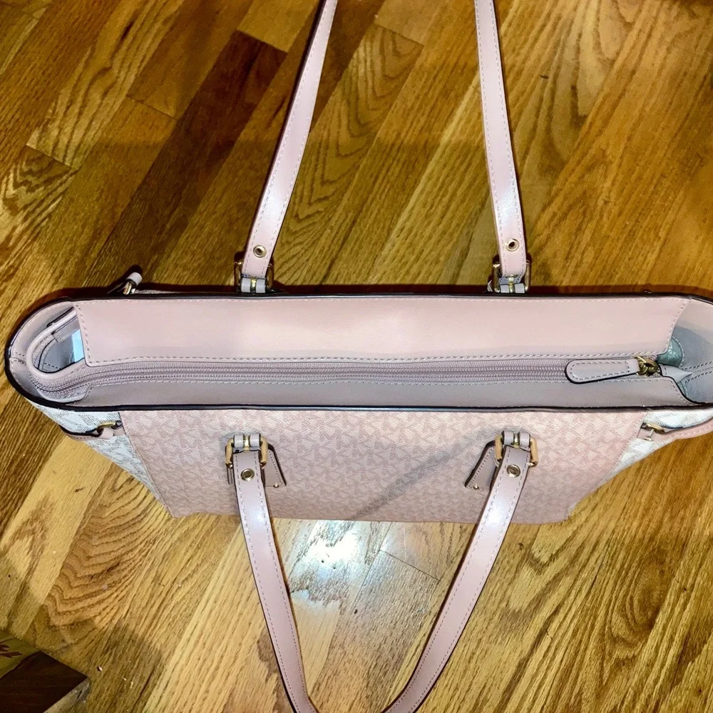MICHAEL KORS Signature Voyager Tote Bag Pink & Cream  EUC